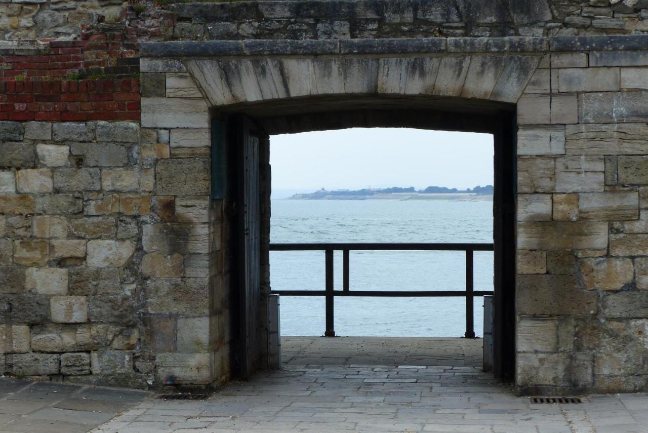 St Georges Balcony Suite With Parking Portsmouth Eksteriør bilde