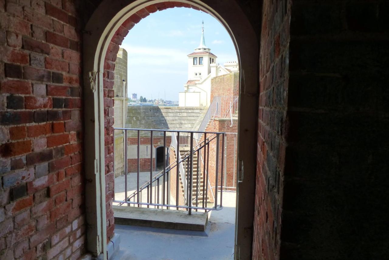 St Georges Balcony Suite With Parking Portsmouth Eksteriør bilde